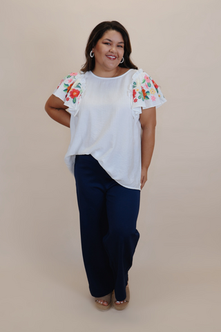 Floral Oasis Top in Plus