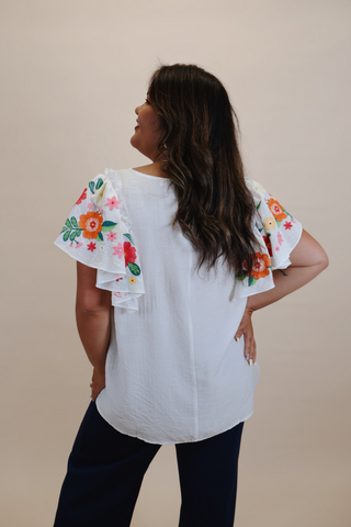 Floral Oasis Top in Plus
