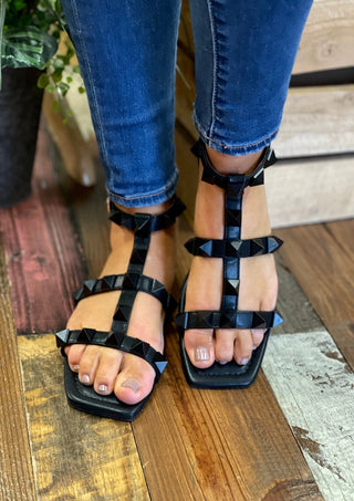 SHOES 6 / BLACK The Babe Sandal